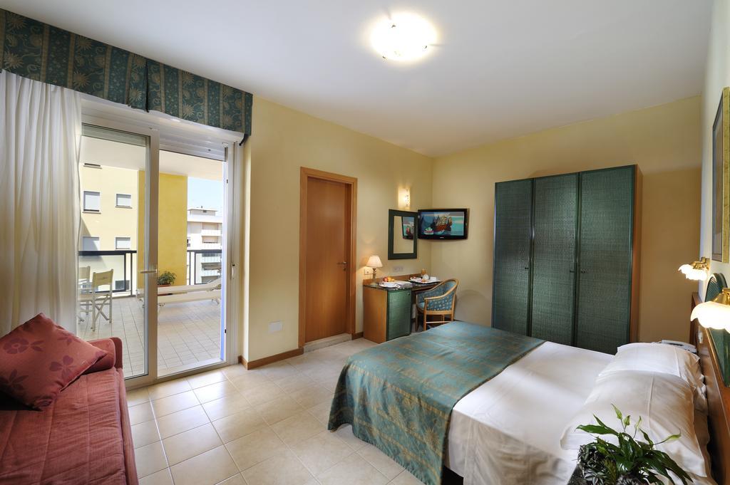 Hotel Bellevue Бибионе Экстерьер фото